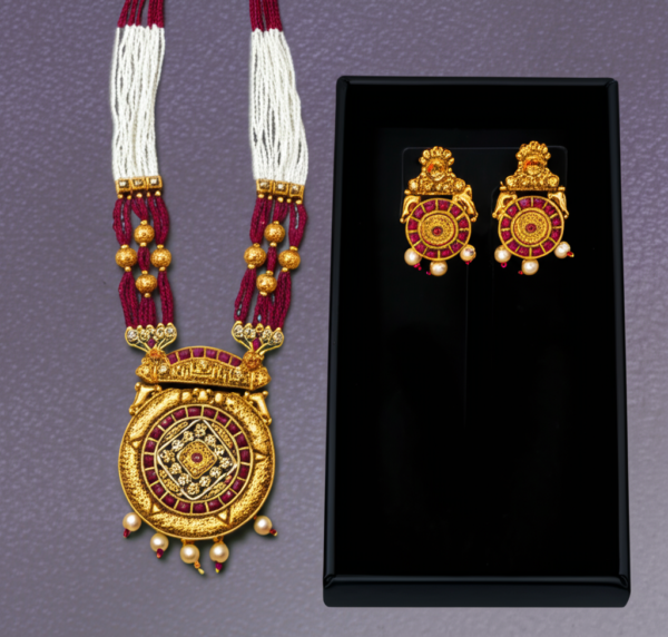 7. Queen's necklace set  OK