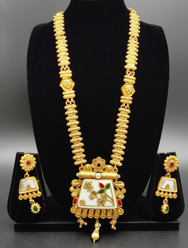 6. Queen's necklace set OK